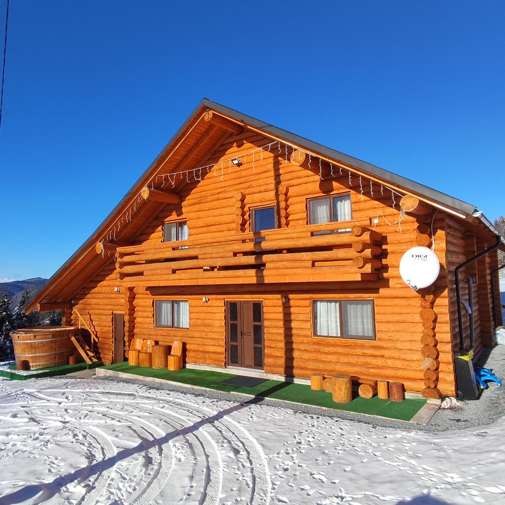 Colt De Munte Lodge