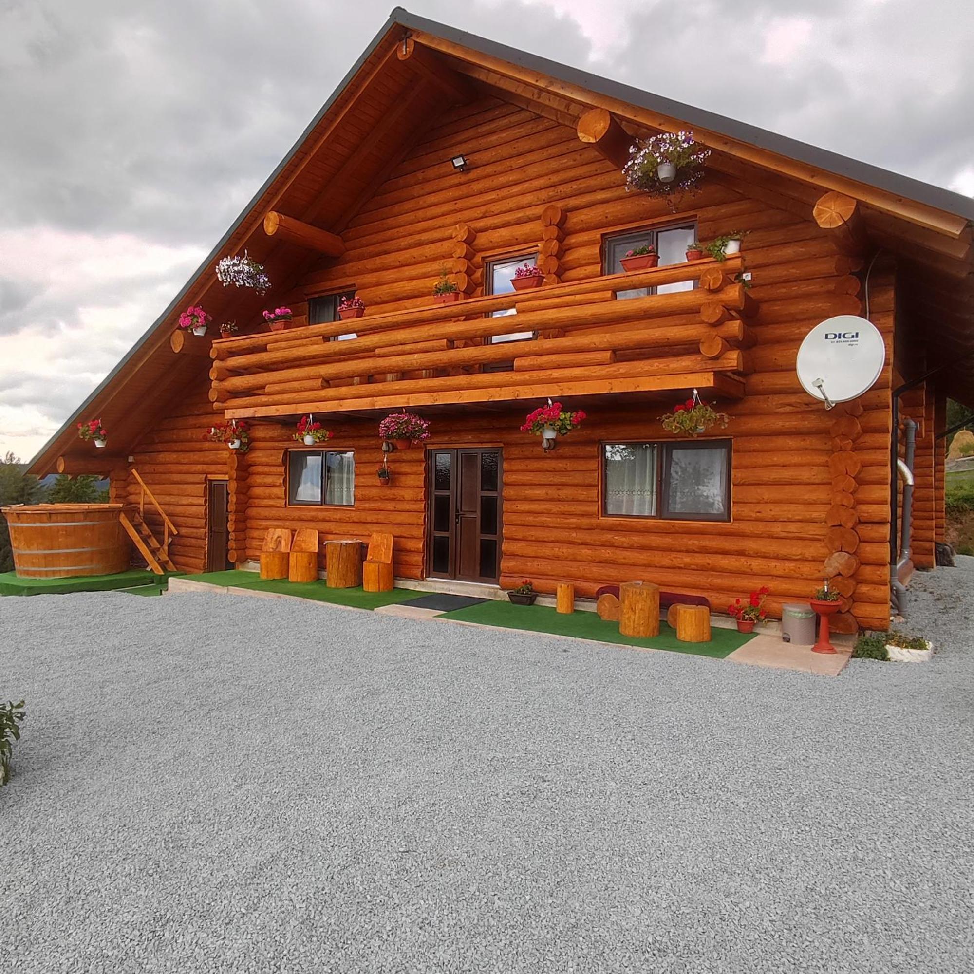 Colt De Munte Lodge Girda de Sus
