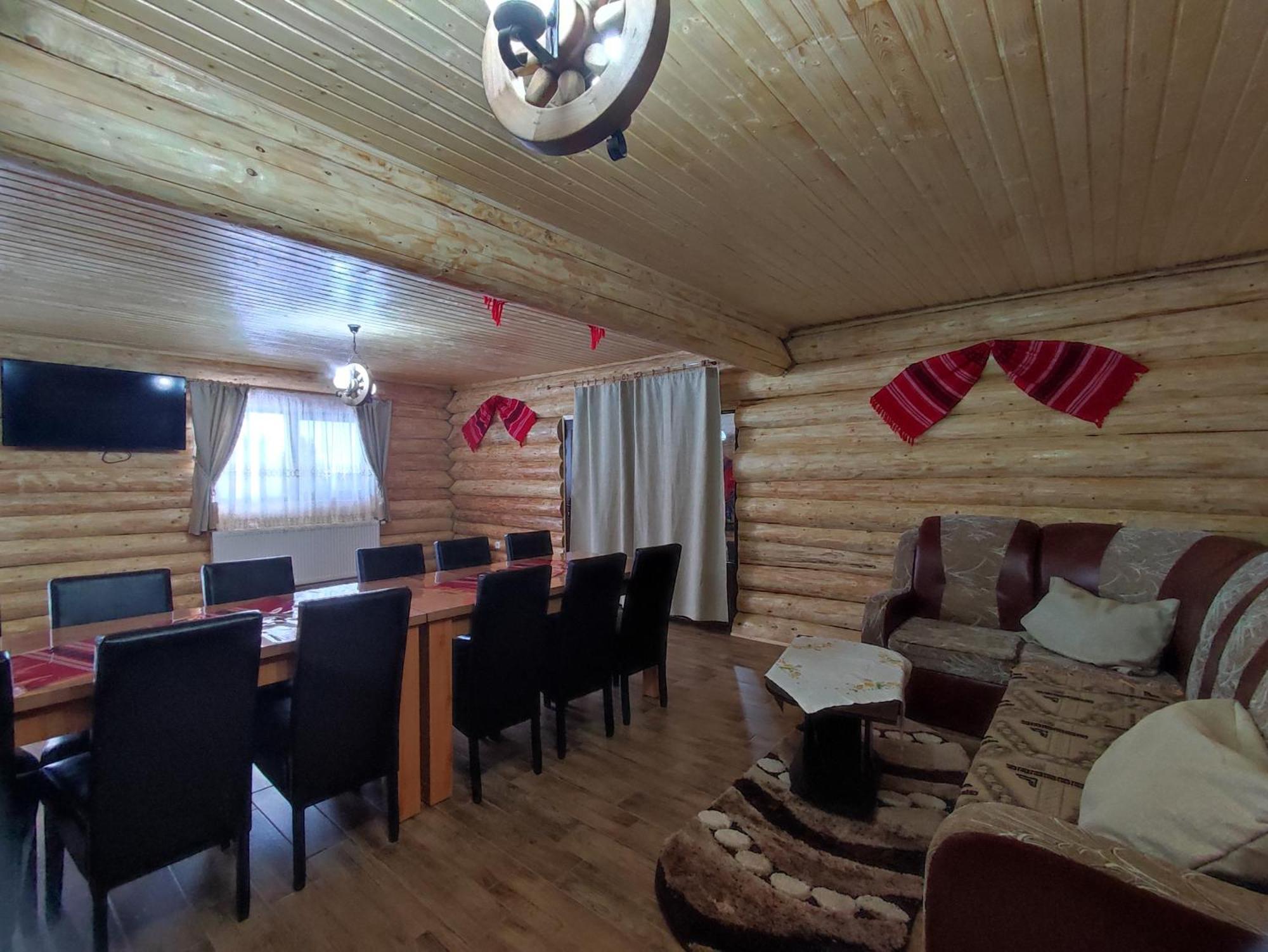 Colt De Munte Lodge *