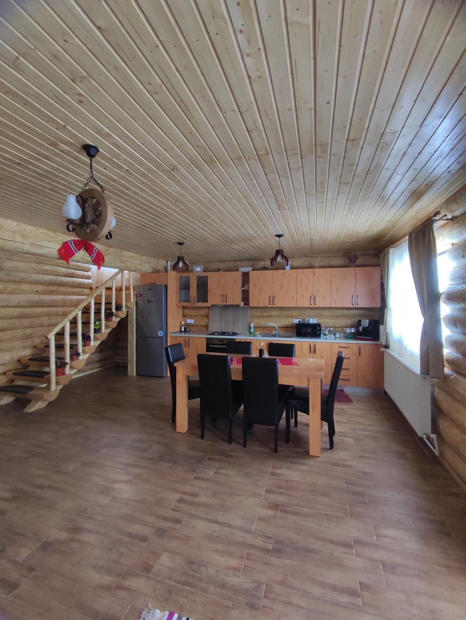 Colt De Munte Lodge *